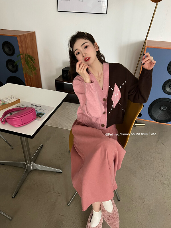 [FEI MAO] Sweetheart cardigan design sense stitching knitted sweater cardigan sweater jacket sweater Z-8004