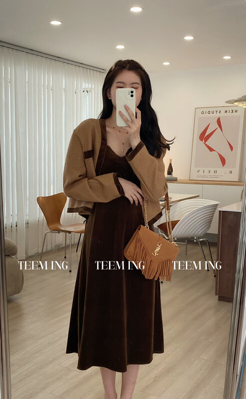 Autumn is new!【TEEM ING】Xiaoxiang wind contrast color coat + velvet dress suit 22T613# HJY