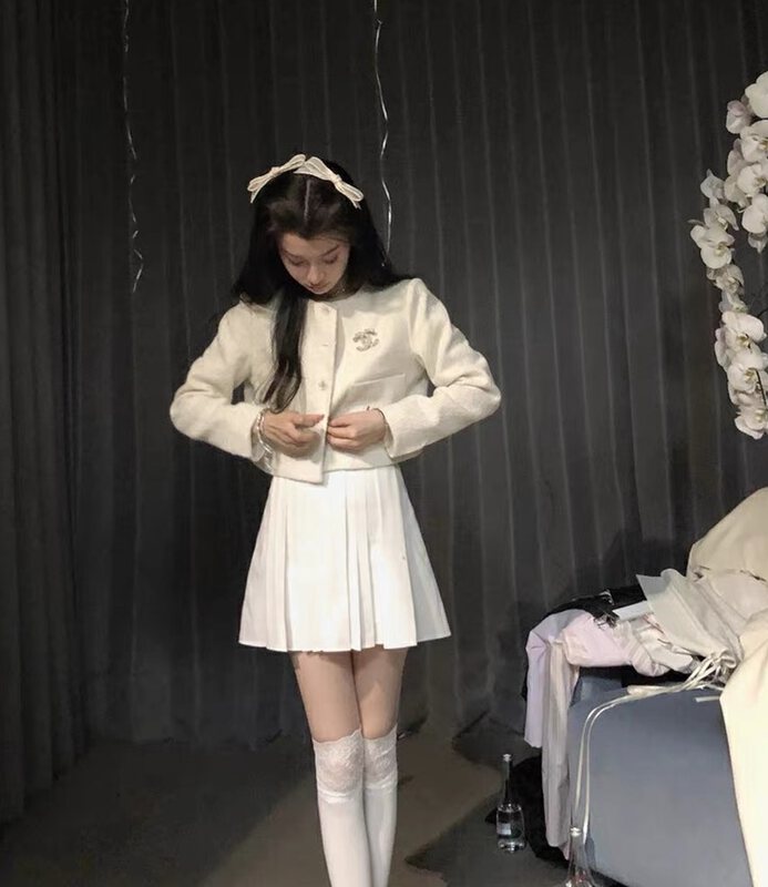 Autumn is new! [LINNA] Xiaoxiang style round neck buttoned short coat (without brooch) 124777# JJ