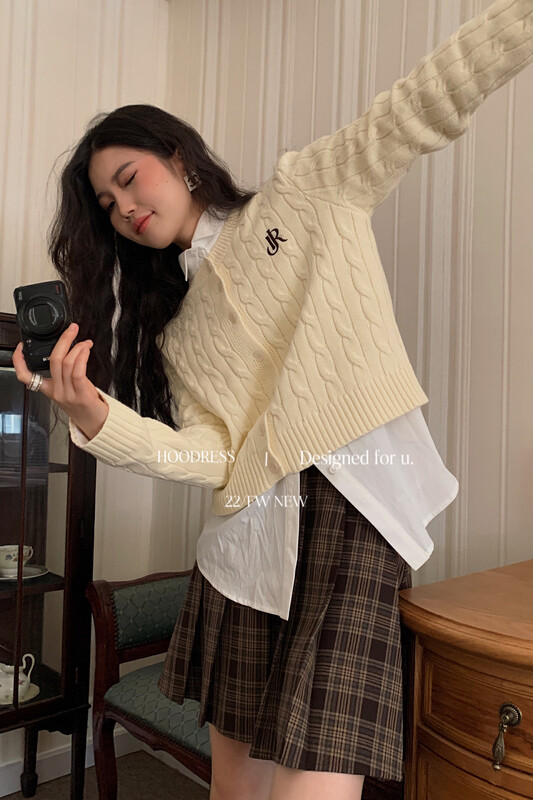 New in autumn! [Fire HOODRESS] Korean version age-reducing embroidery twist cardigan warm sweater 33007# JHY