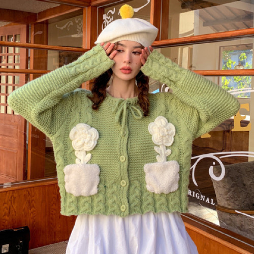 White Deer with the same Cloud Season sweet and fashionable knitted twist short cardigan 2022 autumn and winter new