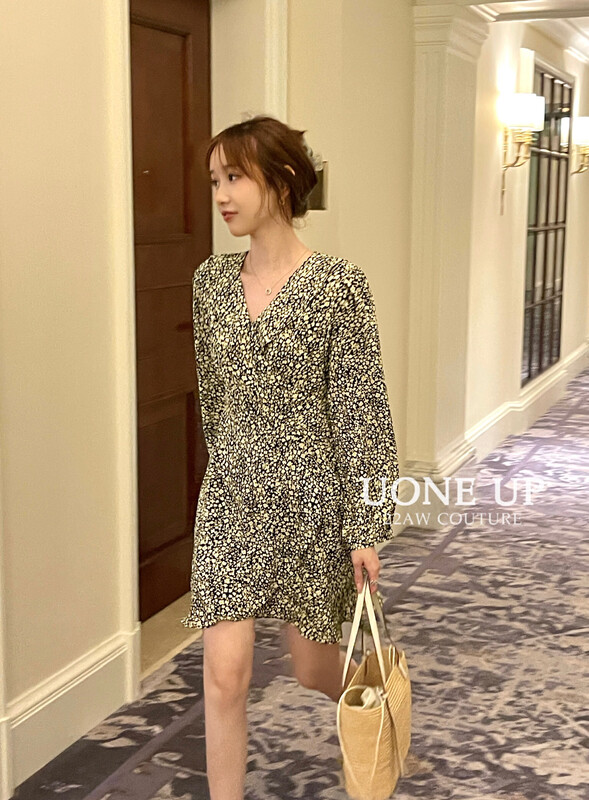 New in early autumn! [UONE] ruffled collar slim dress 98802# LSL