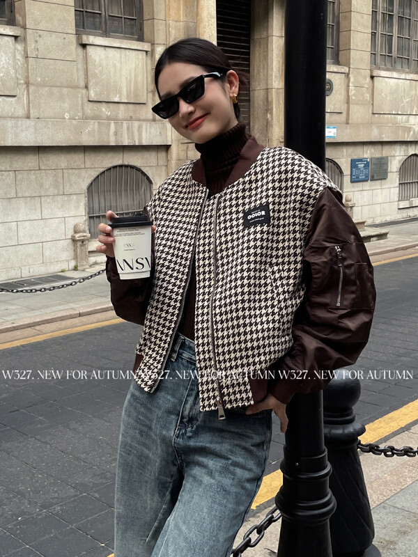 【W327.】Korean version color-blocked hand-sleeved houndstooth plaid baseball jacket (linger quilted lining) 93218# CQW