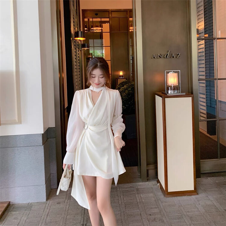 New in early autumn! [LINNA] V-neck slim solid color dress (with streamers) 124743# JJ