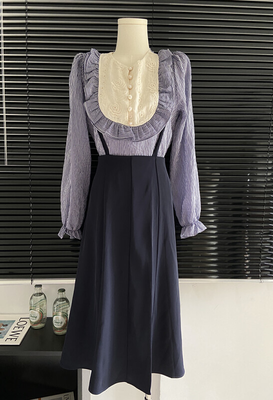 Autumn is new! [L.L STUDIO] French retro striped shirt + adjustable strap skirt suit 78117# PCZ