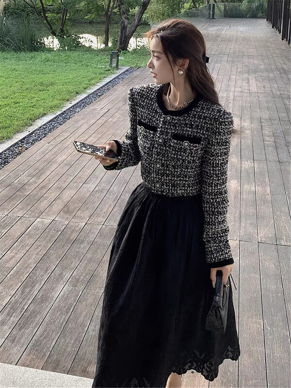 New in autumn!【LINNA】Small fragrant style round neck buttoned short coat 124768# JJ
