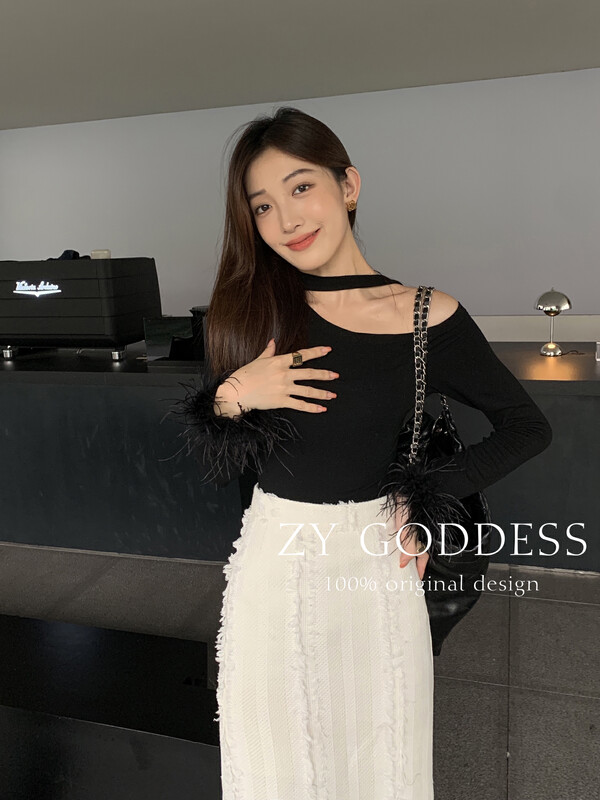 [ZY] Pure Desire Hot Girl Slanted Shoulder Leaky Shoulder Feather Cuffs Long Sleeve Bottoming Sweater Knit Sweater (Ostrich Hair Not Machine Washable) 18196
