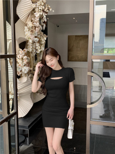 Real time bottoming skirt Autumn and winter wool knitted skirt Women's versatile western-style short sleeve with long sleeve underneath slim fitting dress