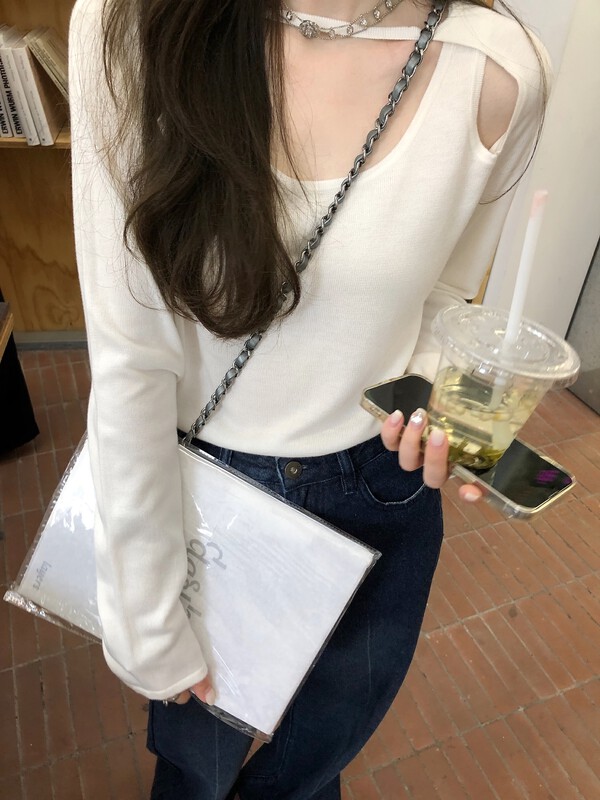 Autumn is new! [Yi Xun] collarbone scheming leaky shoulder knitted sweater pullover long-sleeved T-shirt 0354# HYY