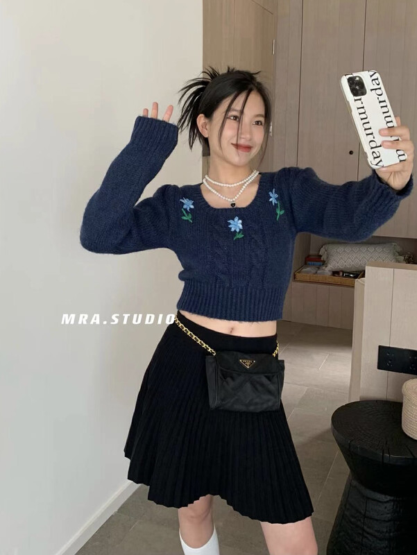 [MRA] Vintage Flower Embroidery Fashion Short Style Sweater SP41
