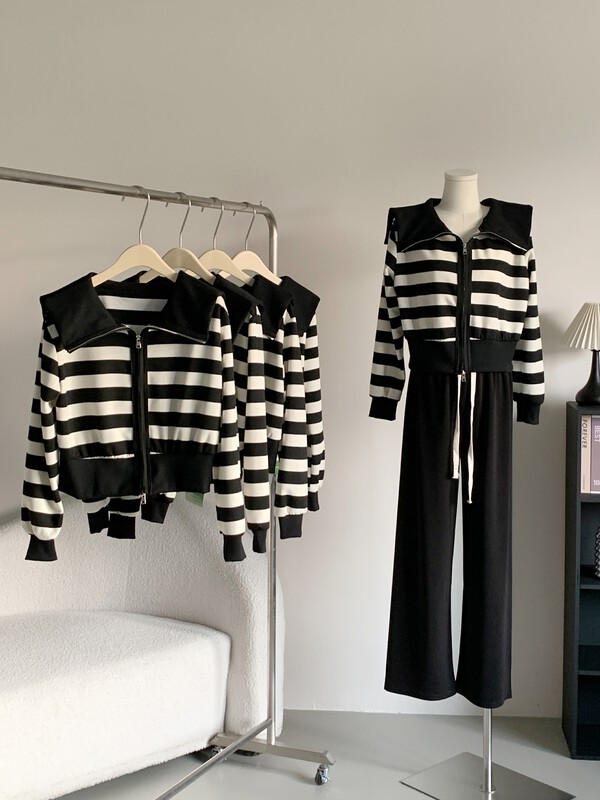 Autumn on the new![Smoked] Striped large lapel loose Korean sweater 0308 # HYY