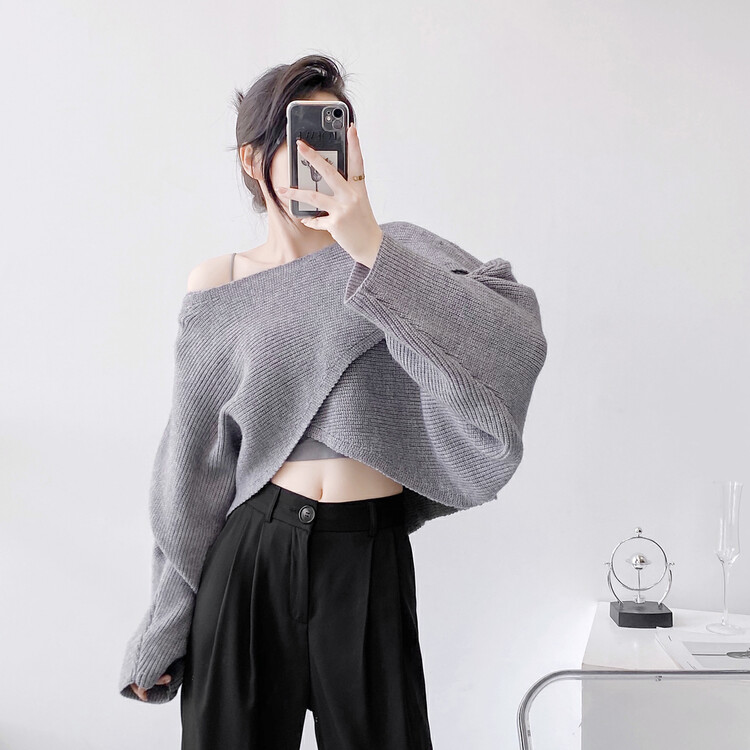 Autumn is new! [Ou Zhengsha] One-word collar and leaky shoulders, short gentle and lazy style warm sweater 19028# JJ