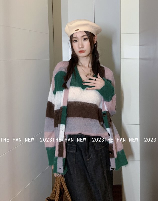 New in early autumn! [THE FAN] Korean version of the colorful striped loose casual knitted cardigan 505082# ZXX