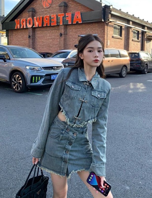 Autumn on the new![Ou Zhengsha] Small short style versatile denim jacket + hot girl skirt suit 18970A # JJ