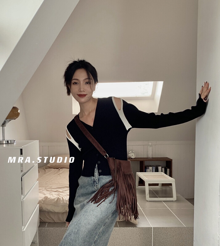 [MRA] Contrast color stitching off-shoulder careful machine knitted cardigan KD3560
