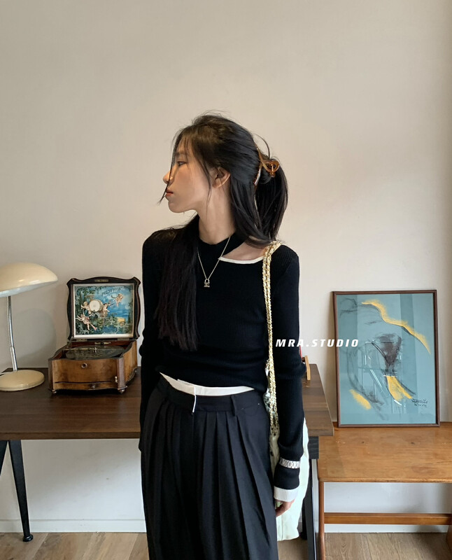 [MRA] Korean version of the slanted collar contrast color slimming sweater H7523