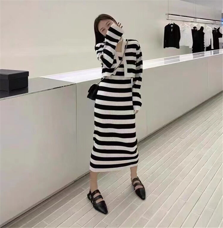 New in early autumn! [C.H.Z] Korean version all-match sleeveless dress + long-sleeved solid color cardigan suit 007900# WTT