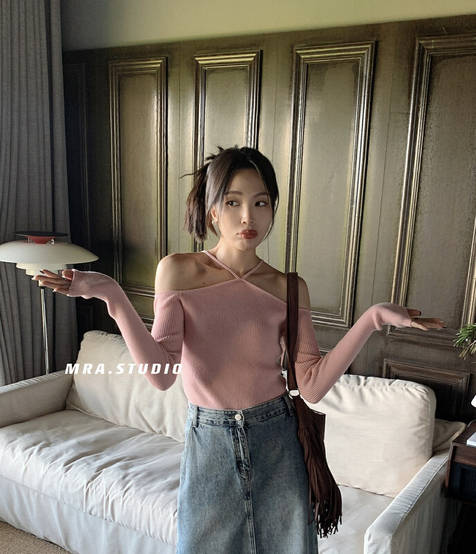 [MRA] Temperament small sexy open shoulder pit strip show thin sweater KD3556