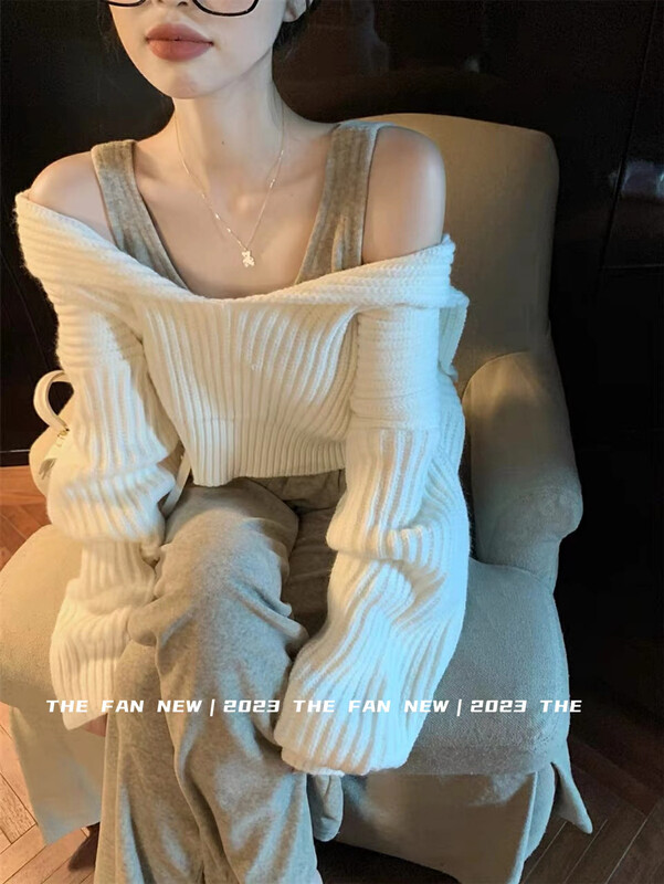 New in winter!【THE FAN】Fashion V-neck short pullover warm sweater 51055# ZXX