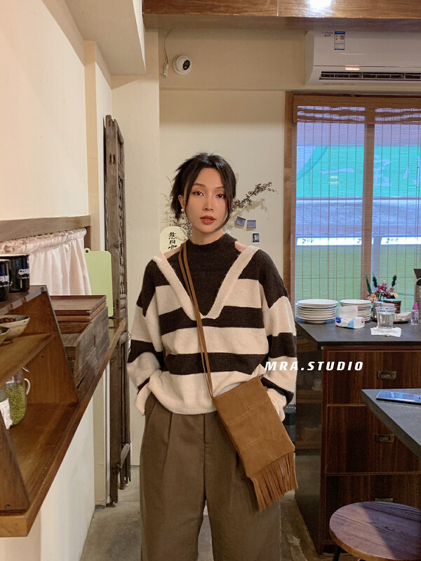 【MRA】Korean style off-the-shoulder striped stitching fake two-piece sweater KU213