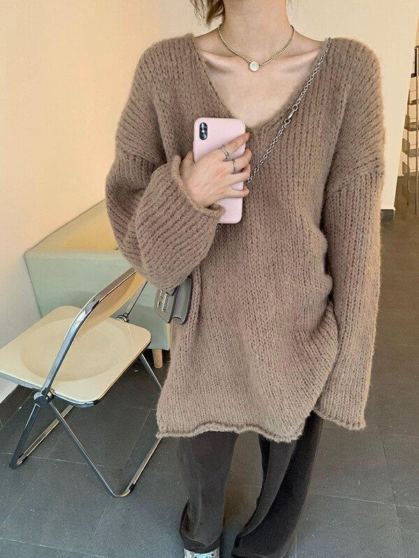 Autumn on the new![Smoke] Korean lazy wind sweater V neck sleeve on both sides of the slit show thin warm sweater 0352 # HYY