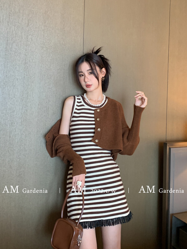 Autumn is new!【AM GARDENIA】Short knitted cardigan + slimming fringed striped dress suit 1266-1# ZXX