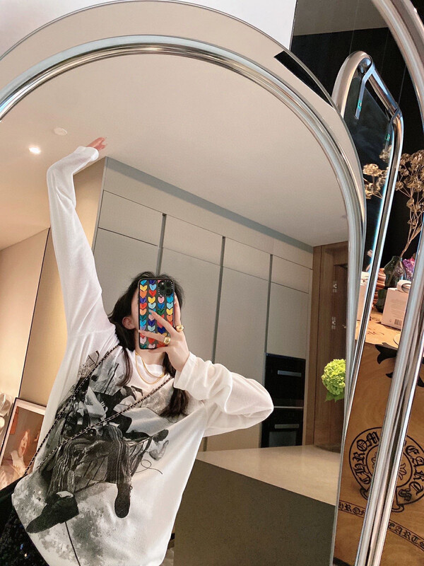 New in autumn! [NANCY] niche design retro old graffiti print long-sleeved T-shirt J9630# WPL