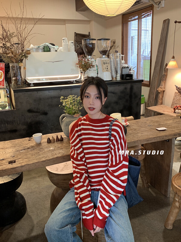 [MRA] Off-the-shoulder stripe bump color loose big version sweater SP08
