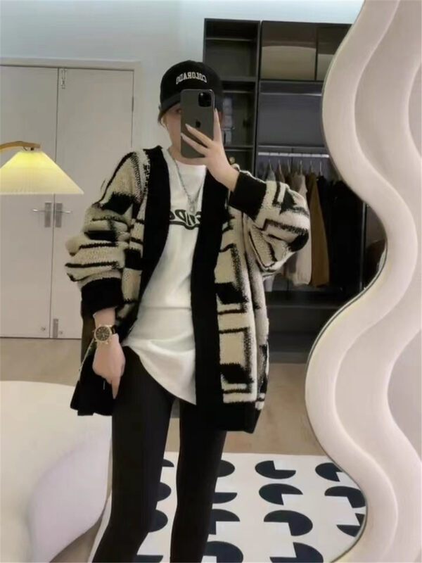 Autumn is new!【C.H.Z】Korean style long-sleeved buttoned warm sweater 000716# WTT