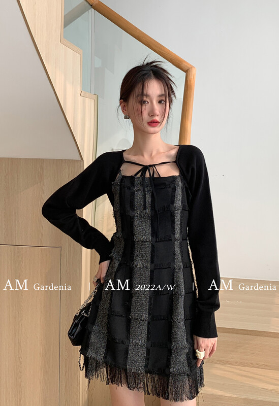 Autumn is new! [AM GARDENIA] Personalized fashion design plaid fringed suspender dress + knitted open suit 1289# ZXX