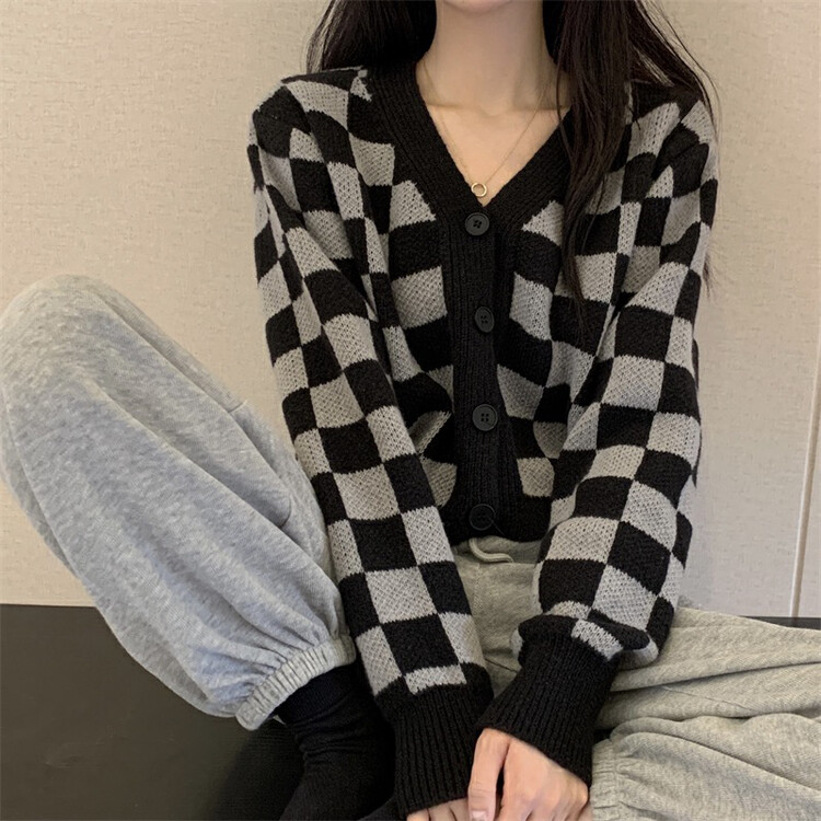 Autumn on the new![F · P] V neck single breasted loose Warm Sweater DM10FP # HBX