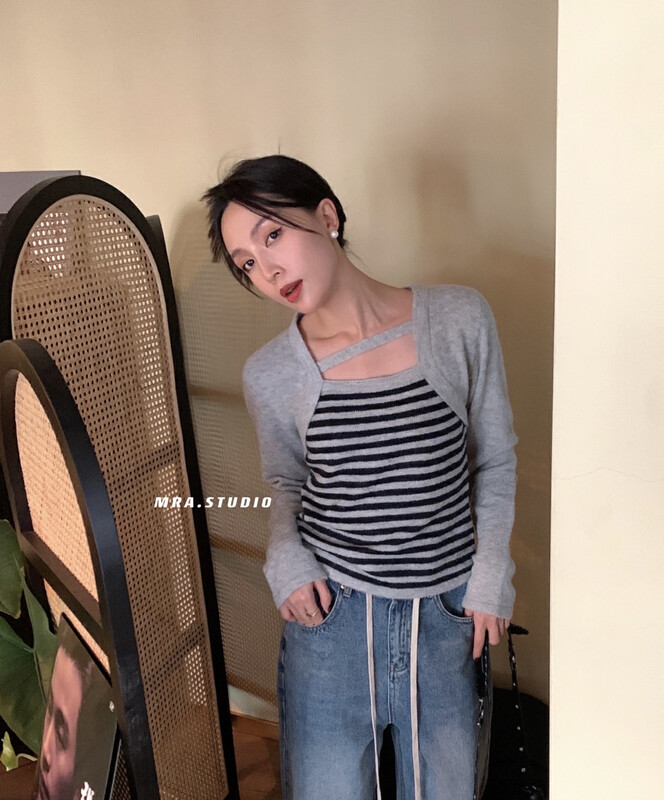 [MRA] Korean simple striped contrasting slim sweater DH312