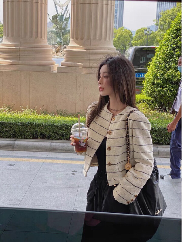 Autumn on the new![Ou Zhengsha] Small fragrant wind socialite temperament striped short coat 19098 # JJ
