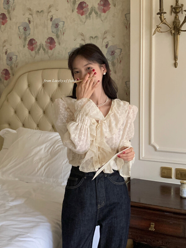 【LOVELY】French V-neck slim lace top lace shirt S2075