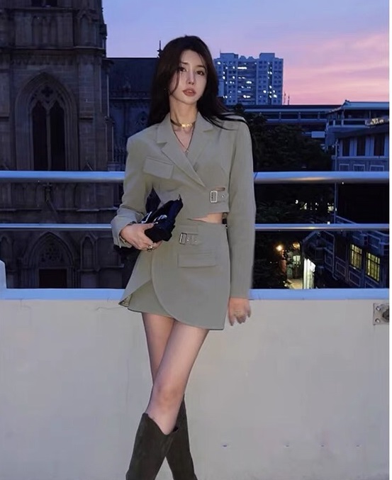 Autumn on the new![Ou Zhengsha] temperament socialite cover meat suit + high waist show thin skirt suit 19079 # JJ