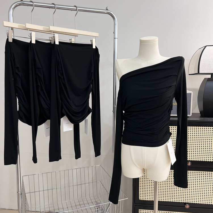 New in autumn!  [Yi Kaoru] Spice Girl Clavicle Killer Asymmetric Diagonal Neck Long Sleeve T-Shirt 0319# HYY