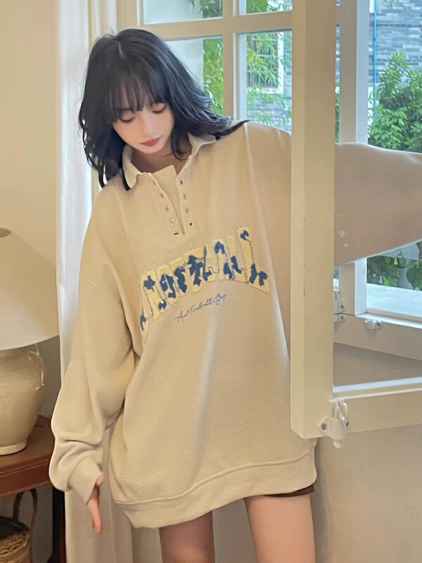 Autumn on the new![Ou Zhengsa] Vintage girl feeling Polo lapel design feeling lace-up gradient towel hoodie 19108 # JJ