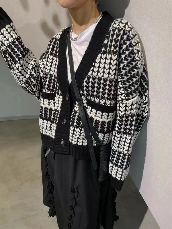 Autumn is new!【C.H.Z】Korean style buttoned plaid knitted cardigan 00754# WTT