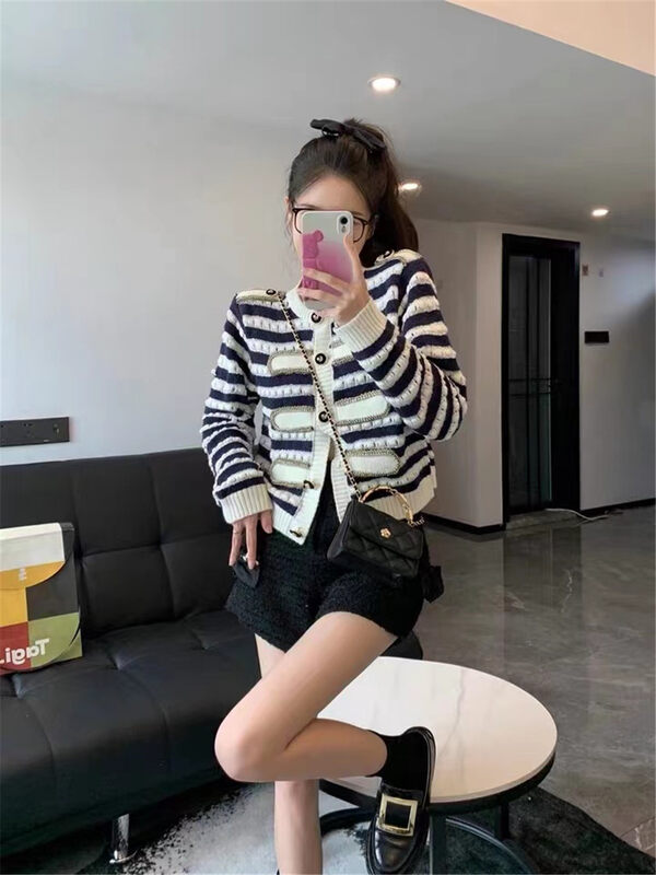 New in autumn!【C.H.Z】Korean long-sleeved striped knitted cardigan 00793# WTT