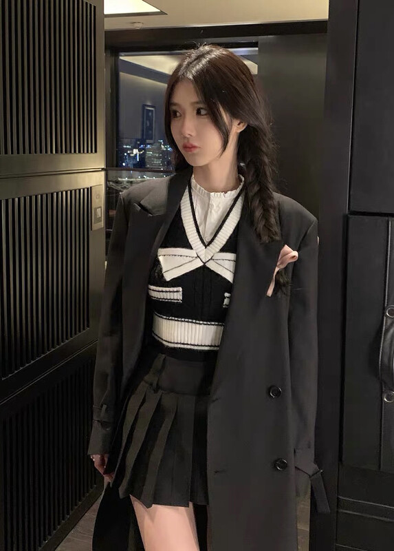 Autumn is new! [Huaxi] College style bow knitted vest + solid color shirt + pleated skirt suit (with belt) 9725# PCZ