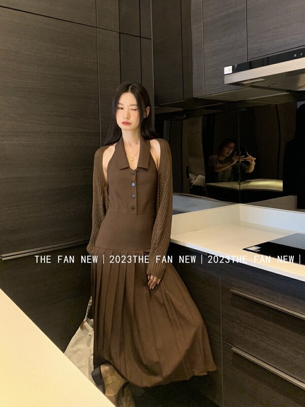 Autumn on the new![THE FAN] lapel neck pleated dress + solid color knit cardigan set 96976-1 # ZXX