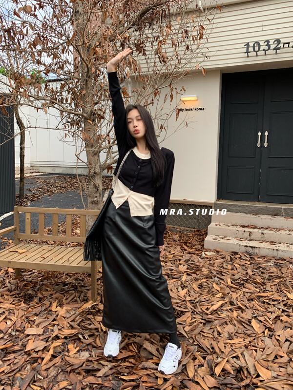 [MRA] Big-name simple and fashionable clean high-waisted PU leather skirt D6811