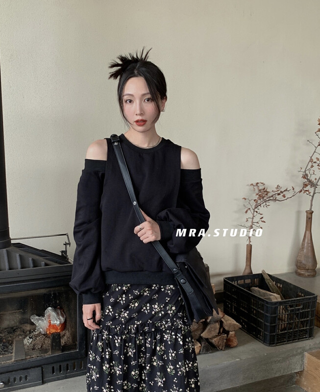 [MRA] Korean version of the trendy off-the-shoulder fake two-piece casual sweater L1121