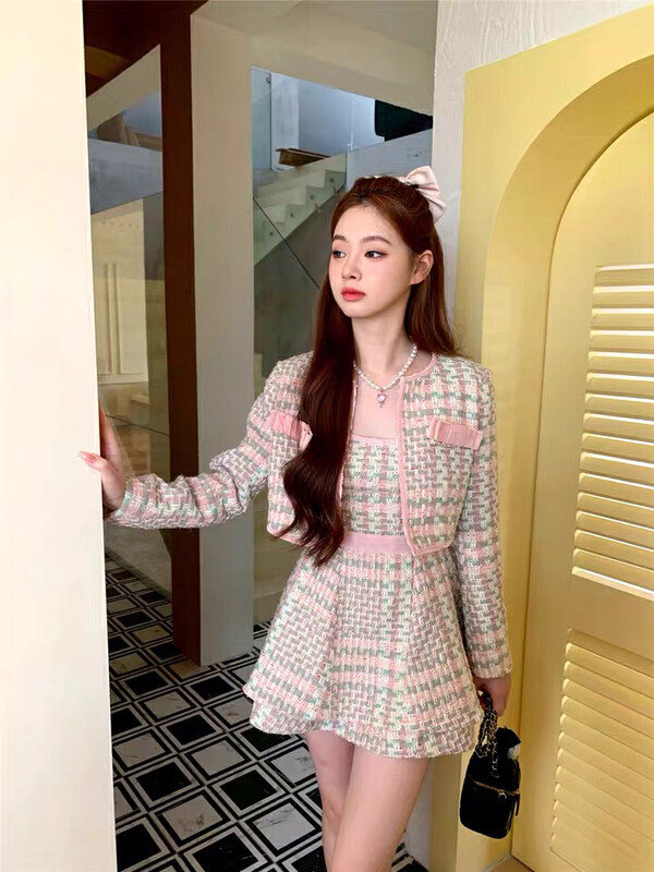 Autumn is new! [Ou Zhengsha] Xiaoxiang style short coat + slim dress two-piece suit 19027# JJ