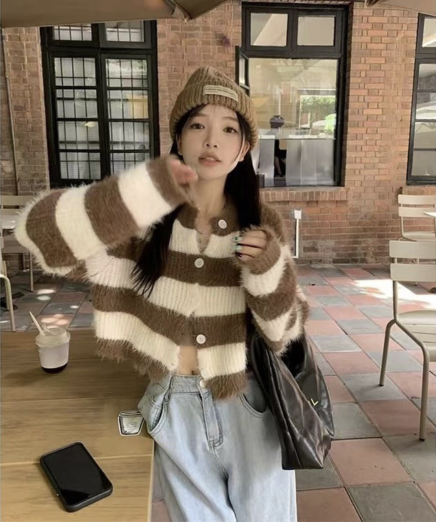 New in autumn! [F·P] Western-style striped contrasting color short warm sweater 626FP# HBX