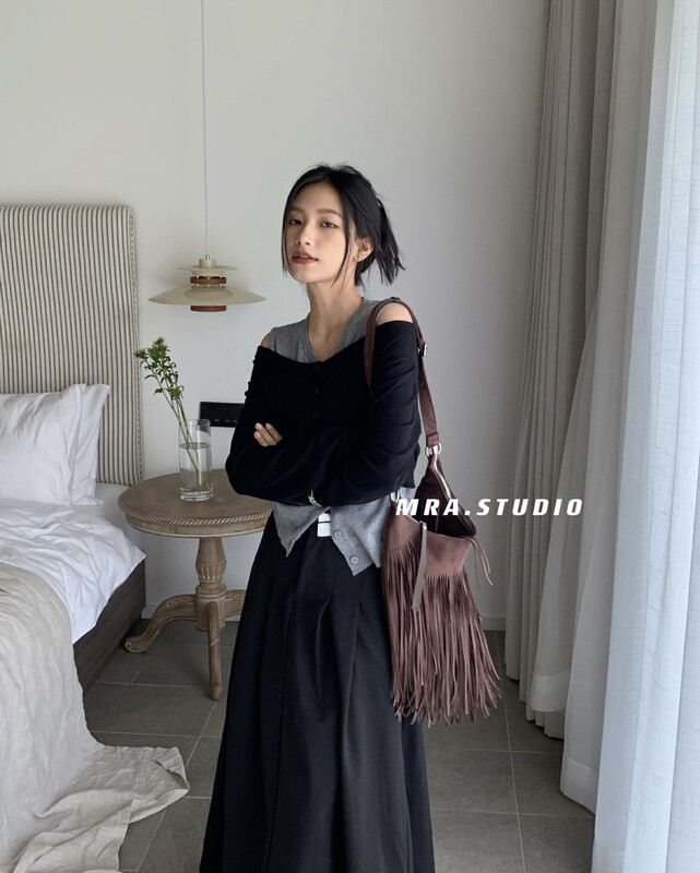[MRA] Design fashion fake two-piece stitching contrast knitted cardigan KD3561