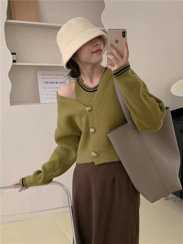 Autumn is new! [F·P] V-neck loose sweater + color-block camisole suit 3609FP# HBX