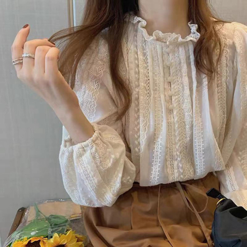 South Korea's Dongdaemun autumn clothes new French niche fungus edge sweet lace shirt hook flower fresh top shirt women