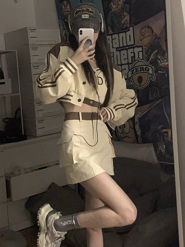 Autumn is new! [Huaxi] Retro Spice Girl Jacket + Campus Style Sweet and Spicy Camisole + Fried Street Workwear Short Skirt Suit 9676# PCZ
