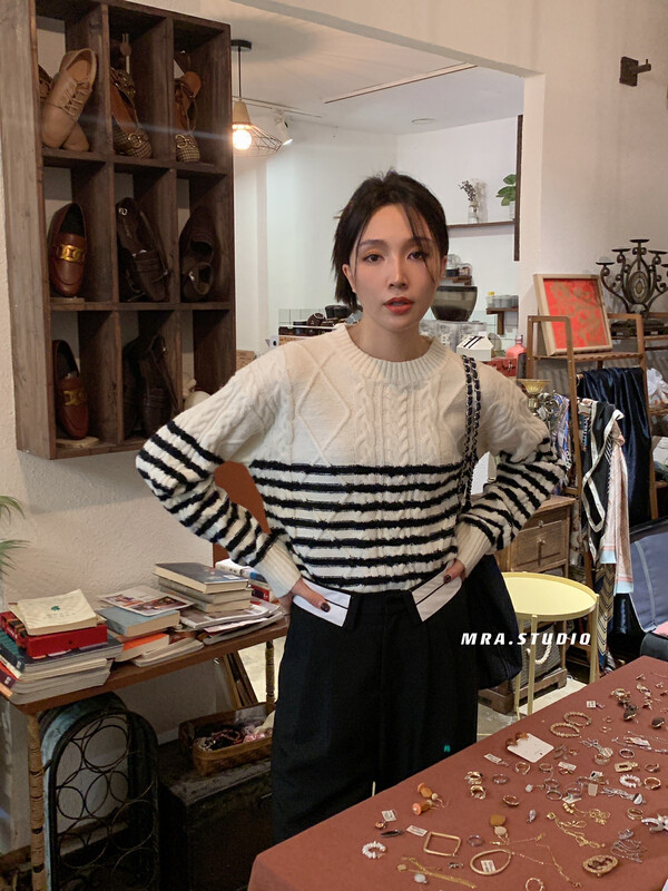[MRA] Korean version of the stripe contrast color warm sweater SP57